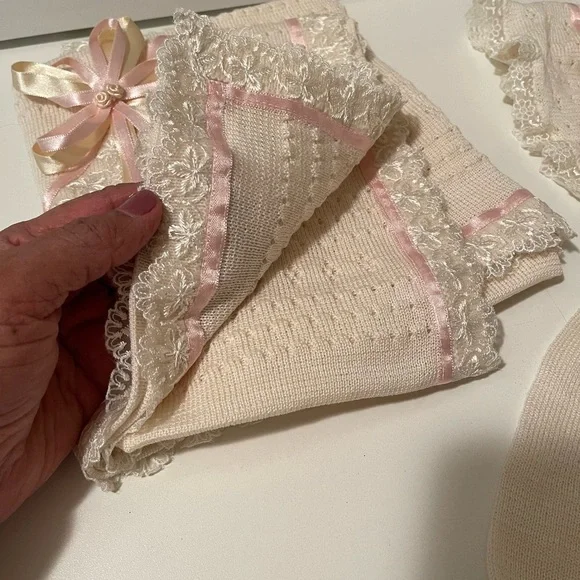 Adorable Benewborn set of three pieces,dresses pants and blankets. Soft and New - Picture 6 of 11